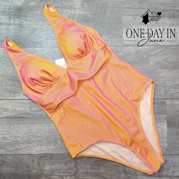 Cupshe Ribbed One Piece Swimsuit Size L - Picture 3 of 7